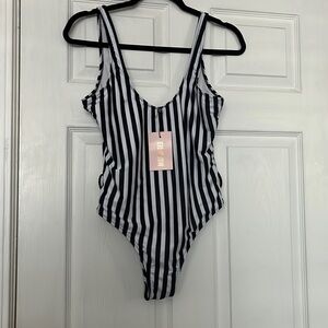 “Missguided- mono stripe scoop belted swimsuit in black size 8 NWT”